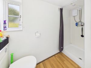 Annex Shower Room- click for photo gallery